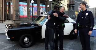 Free Hugs Project: Las personas abrazan a policías en Dallas unidos en un proyecto
