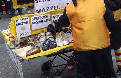 Voici ce qu'on trouvait aujourd'hui à Alost: un stand de vente de chaussures de déportés juifs.