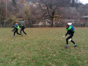 Premier entraînement de décembre, encore sans neige ... Du froid mais de la bonne humeur pour le relève des Entremonts.