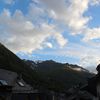 Montagnes Pyrénées au printemps en majesté ....   pluie, soleil, torrents, fleurs et air pur !