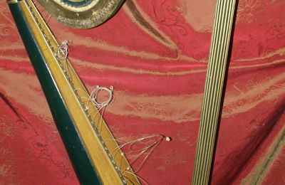 restauration de la dorure d'une harpe ancienne