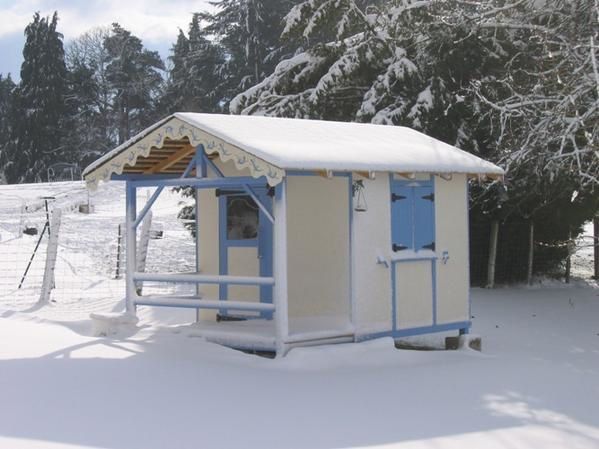 Realisation d'une cabane en bois.