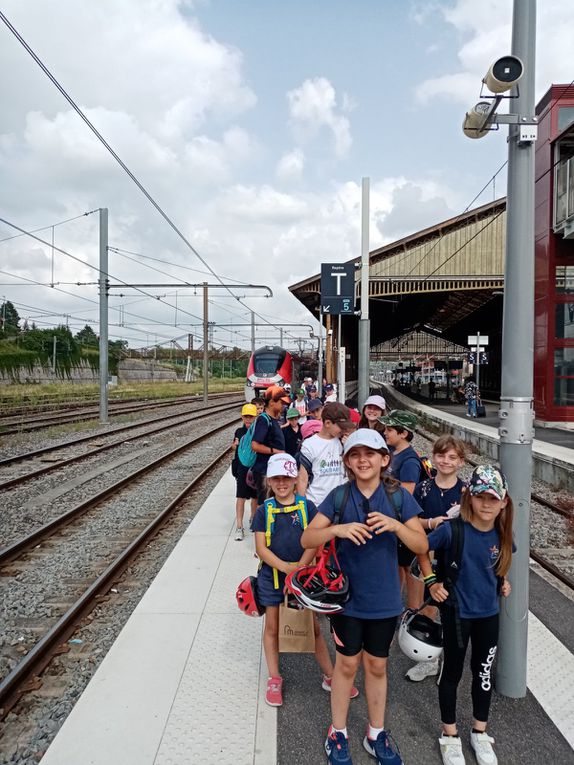 Notre aventure se termine. Retour à Agen en train ! La joie de ces deux jours de voyage se lit sur nos visages !