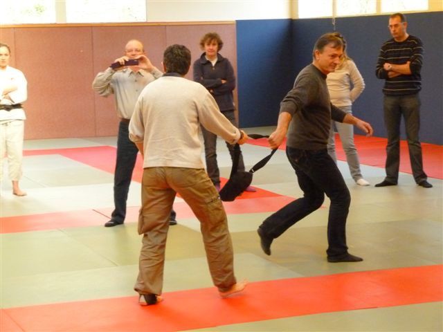 Florence Bailly initie à la Self Défense les parents des jeunes judokas
Animation des petits tigres (2002/2003) et tournoi 4 saisons (2000/2001) le 7 janvier à Mont de Marsan. Le SC Judo de st pierre avait 19 représentants sur le tapis. Un bel en