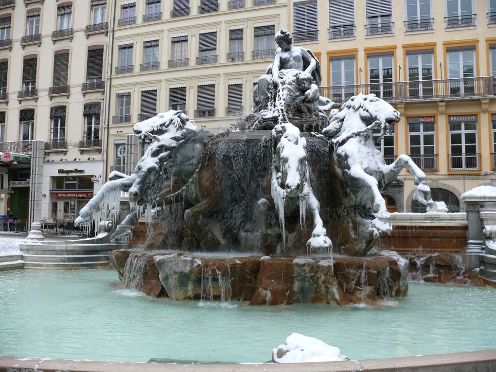 Voici un petit dessert glacé souvenir du retour de la neige épaisse et qui tient depuis belle lurette. Et tout ça, en Janvier 2010 ^^