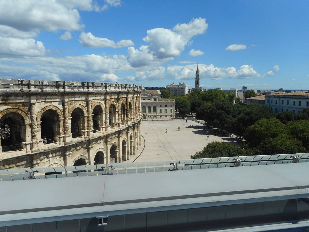 Nîmes : les arènes.