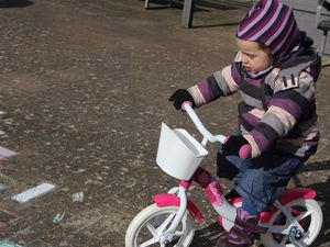 Au vélo - la championne!