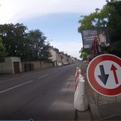 Pour la rentrée scolaire, l'association VELO41 annonce un nouvel aménagement cyclable (provisoire ?) à Blois, avenue de Chateaudun, devant le lycée Augustin Thierry ! - Violence Routière 41 - Bougez autrement à Blois - Bougez autrement dans le val de Loire -