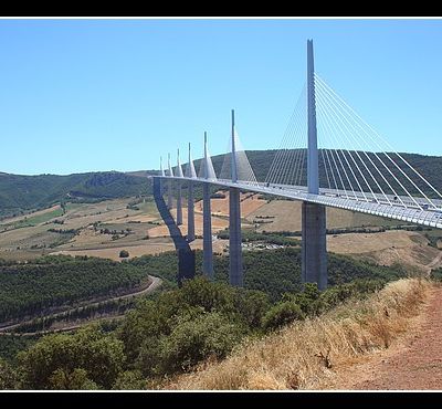 Le viaduc de Millau et ses alentours