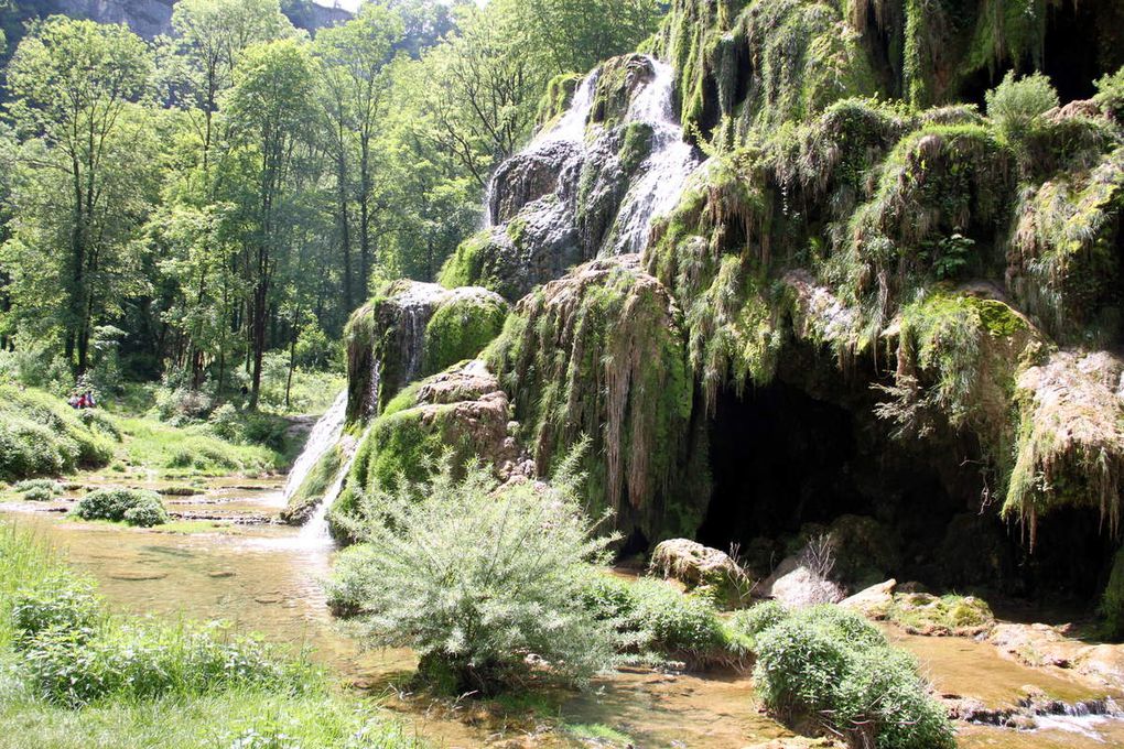 diaporama sur la Cascade de Baume-les-Messieurs, une des plus belles d'Europe !