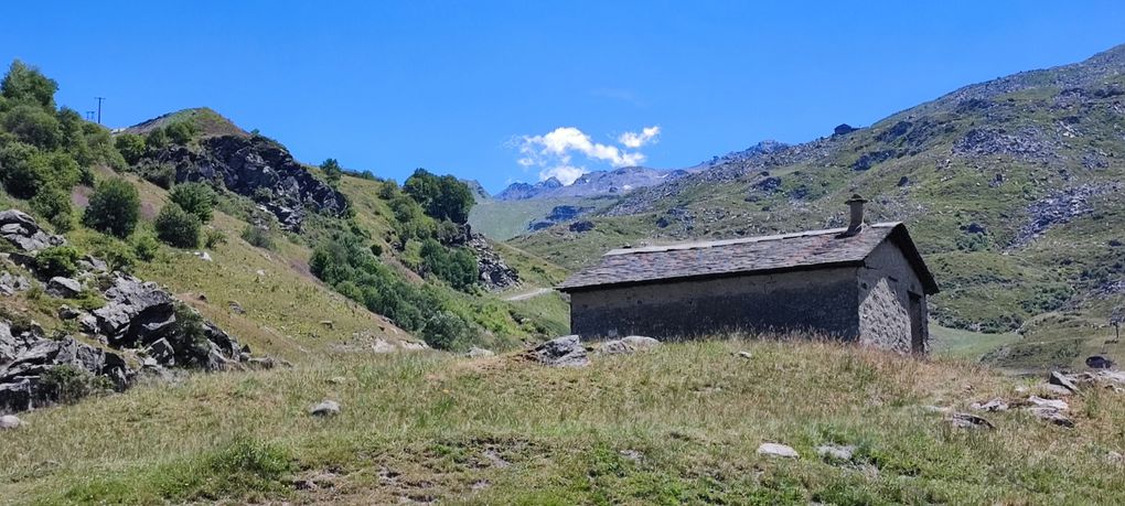 PLAN D'EAU DES BRUYERES AUX MENUIRES (73)