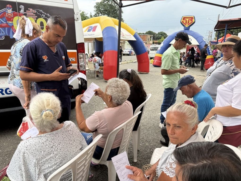 Atendidos en Jornada de Médico Integral gratuita más de mil 200 adultos mayores de Villa del Mar en Miguel Peña 