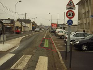 Blois - avenue de Vendôme - une bande cyclable supprimée - des trottoirs inadaptés