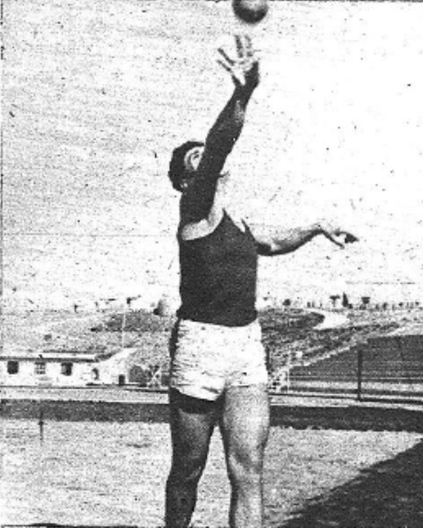 1 - Manuel S. Molezún en altura. 2 - José Luis Torres en peso.  3 - Gaspar en jabalina. 4 - Pons en disco