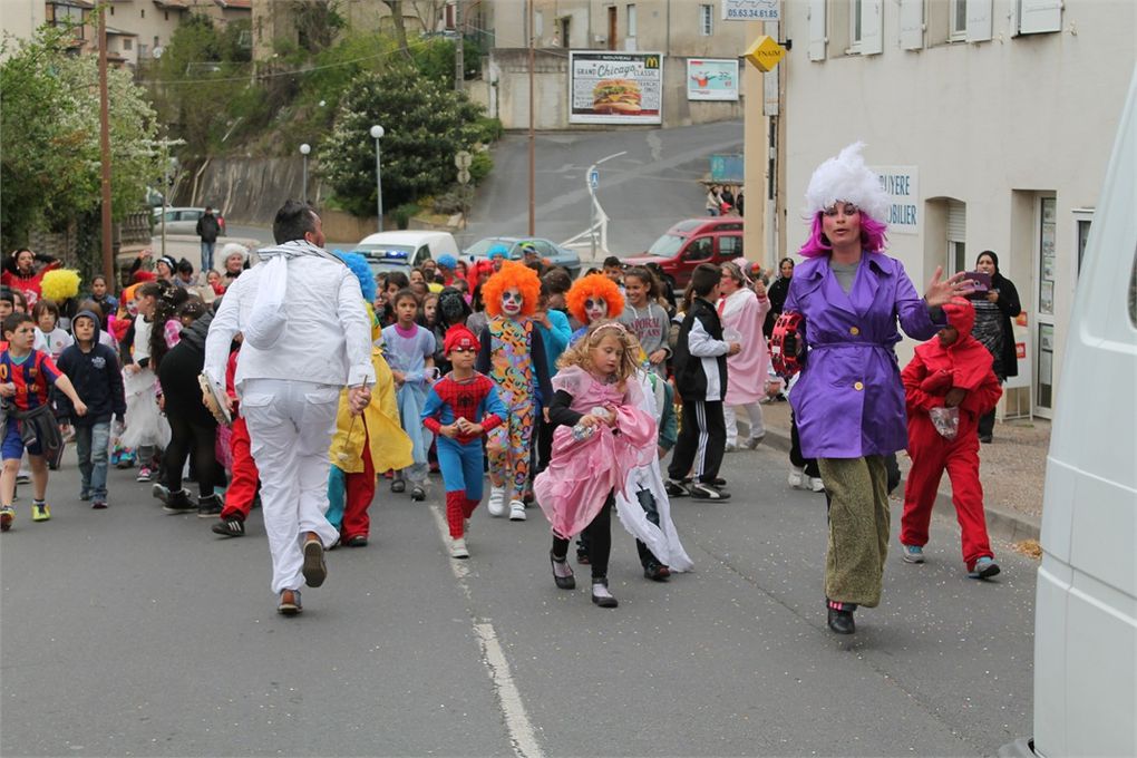 Défilé dans les rues de Graulhet