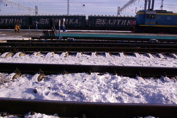 Dans le cadre d'un shooting photos avec Bluebretzel et Degré7,je suis partie avec une équipe pour 15 jours en Russie. Départ Moscou puis Irkouzt, près du Lac Baîkal, puis le transibérien jusqu'a Vladivostock. C'est un voyage en train, de gare e