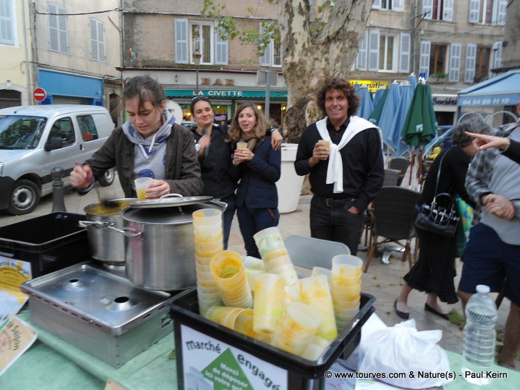 Un marché bio régulier à Brignoles ? C'était la première, le 7 octobre 2011. Rush de bio...