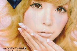 Tsubasa-Inspired Pink and white nails