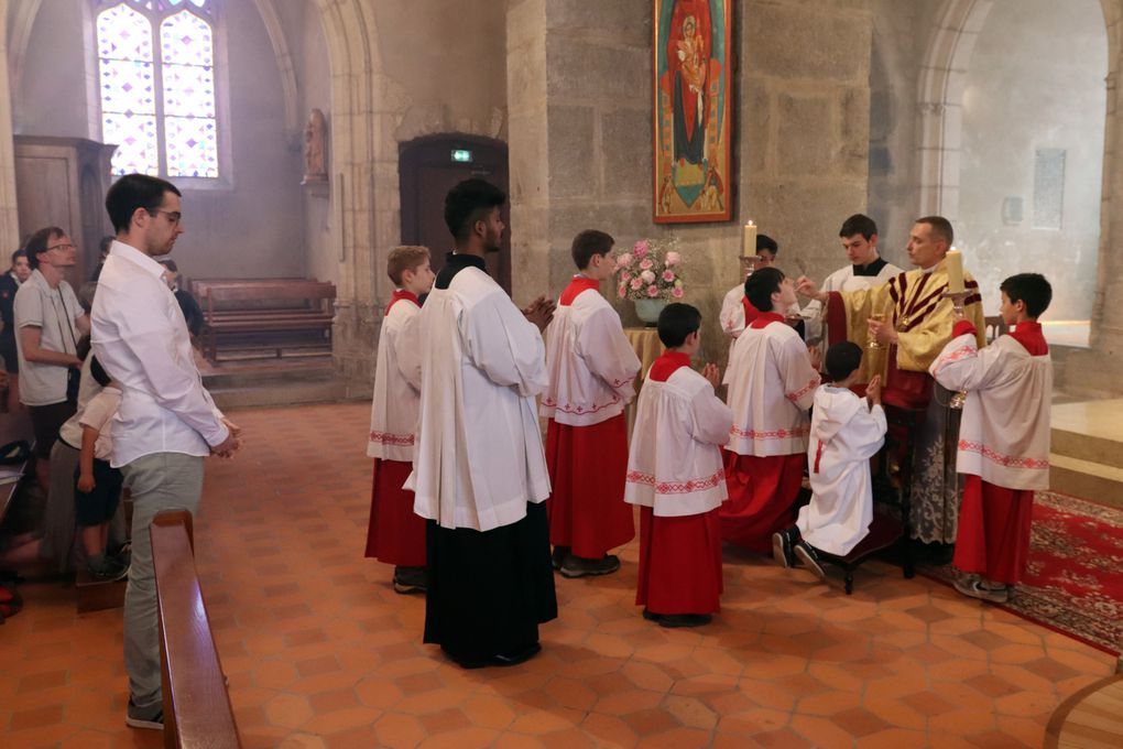 Messe Solennelle du Saint Sacrement. Première communion de David.