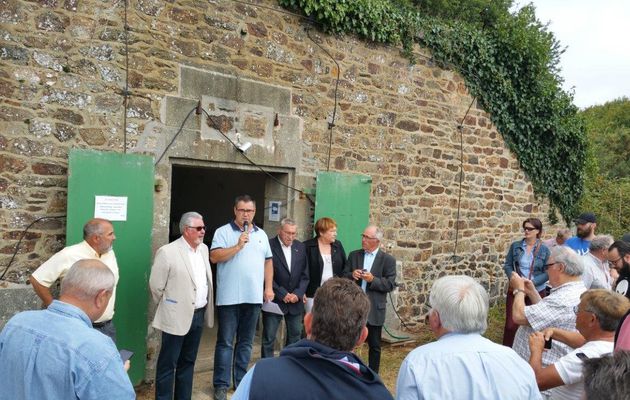 Remise de la médaille d'or JSEA à François Le Gall Président du Club de Tir de PLOUGASTEL DAOULAS.