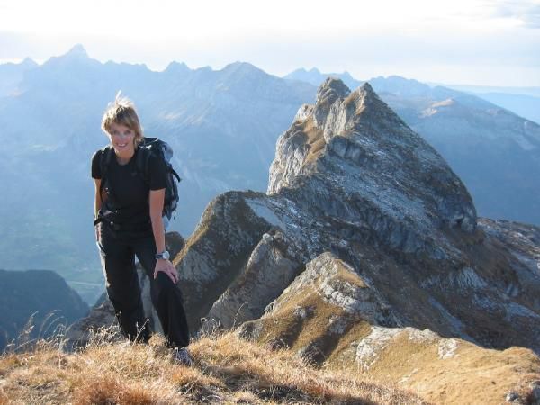 <p>Belv&eacute;d&egrave;re d'Aujon et travers&eacute;e Croix de fer - Aup de V&eacute;ran, 2035m - 2437m. D&eacute;part de Flaine (1577m)&nbsp;- Samedi 29 octobre 2005.</p>
<p>C'est l'&eacute;t&eacute; indien en Haute-Savoie et nous en profitons pour faire cette magnifique randonn&eacute;e tr&egrave;s a&eacute;rienne, face aux combes du Colonney. C'est une randonn&eacute;e difficile, r&eacute;serv&eacute;e aux montagnards : terrain non balis&eacute; et d&eacute;licat, passages expos&eacute;s (e