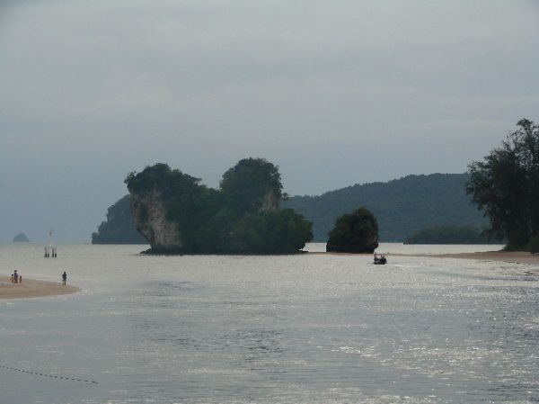 Plage de Railey, près de Krabi, cadre très agréable, en bonus photos d'une expo sur l'art Thai à Bangkok.