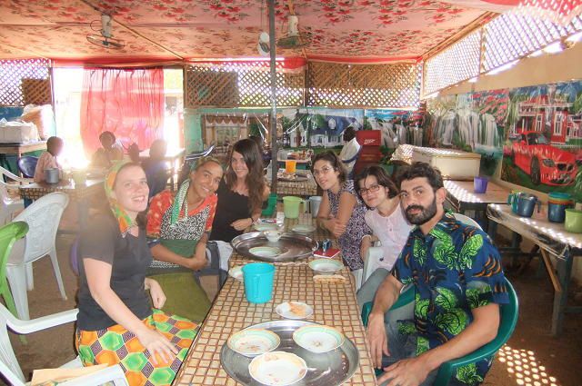 Arrivée à Mongo en pleine célébration: fête de Id Al Fitr, fin du Ramadan, repas entre volontaires perdus en plein Sahel, rando dans la Reine du Guéra, j'en prends plein la vue et les oreilles!