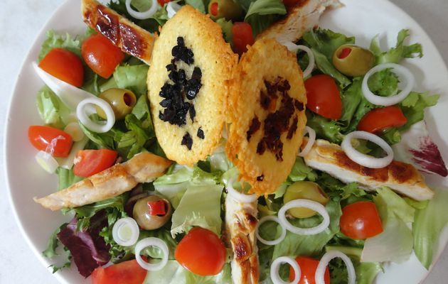 Salade crudités/poulet et ses croustillants de fromage