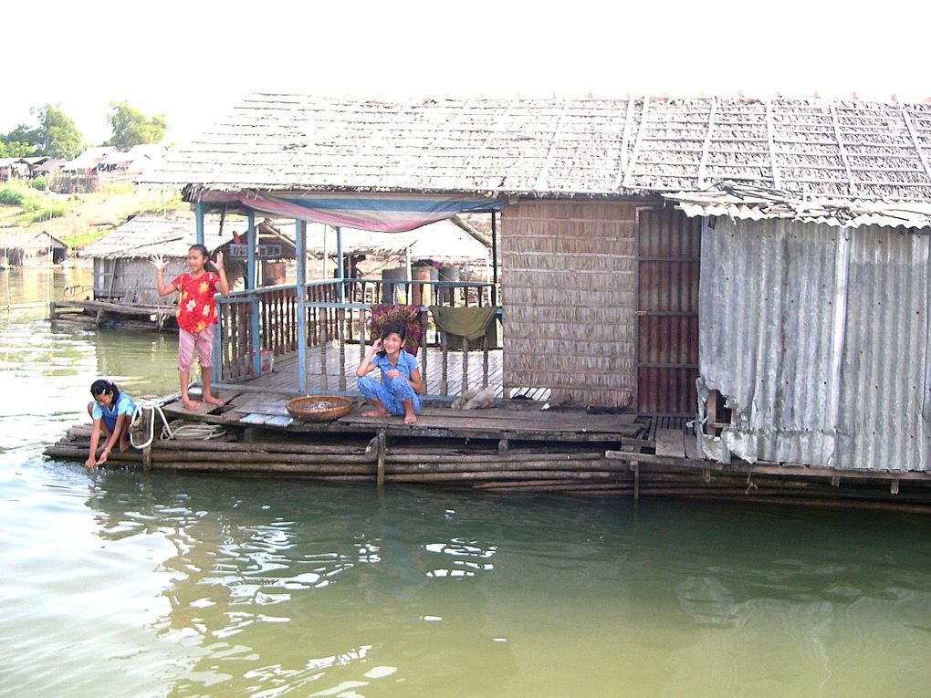 Angkor Vat et temples environ, villages flottants sur Tonlé Sap...
© Cambodge 2004-Bernard DOMPOINT