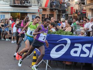 Giro Podistico Internazionale di Castelbuono 2015 (90^ ed.). Il vincitore è stato il kenyano Korir, ma l'italiano Yassine Rachik è terzo