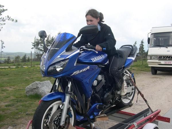 Voici mon 600 Fazer acheté à Millau (12) en mai 2006.

Il est à vendre, si vous êtes intéressé n'hésitez pas à me contacter... lesmotardsdu52@neuf.fr 