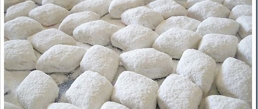 LOSANGES AUX GRAINES DE SéSAMES ET SUCRE GLACE