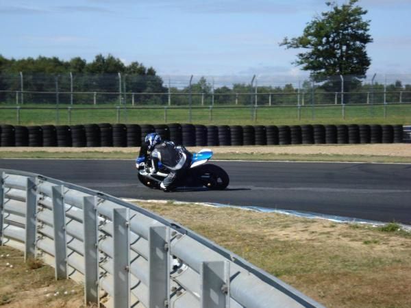 Roulage au circuit du val de vienne avec U2 team et mes potes du VFR CDF en spectateurs

Photos de Bart Timal et Wally