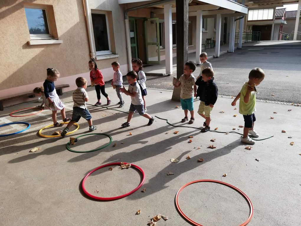 Les Petits et Moyens en motricité...