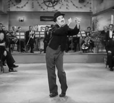 Je cherche après Titine, la première chanson célèbre du cinéma.