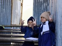 Une école en travaux, du préfabriqué en substitut, (sans doute le séisme de 2015), il en faut beaucoup plus pour dérégler l'éducation et amener le découragement...un accueil de Rock Stars, un moment passé à regarder un cours d'anglais haut en couleur, il a fallu peu de temps pour comprendre la richesse de ce peuple à travers son éducation.