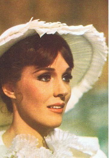 JULIE ANDREWS biographie CINEREVES