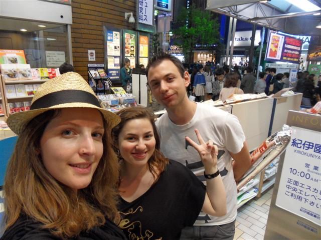 Visite de Ebisu garden, puis shopping Harajuku et Shibuy, Karaoké à Shinjuku, et Clubb "Air" à Harajuku! Puis attente du premier métro dans un Mac do , rentré à l'aube ...