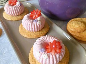 🍓Mousse de fraise sur son macaron rustique🍓