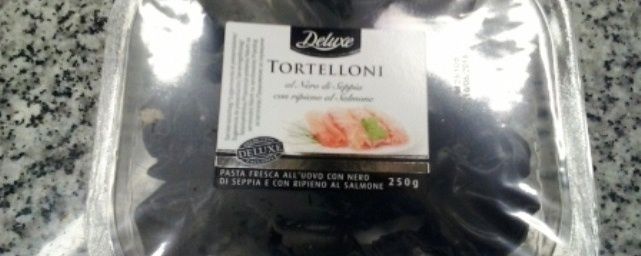 Tortelloni al nero di seppia con ripieno al salmone Deluxe (Lidl) con vellutata al latte Sapore Leggero di Granarolo