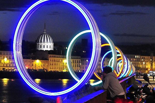 NANTES : les anneaux de BUREN