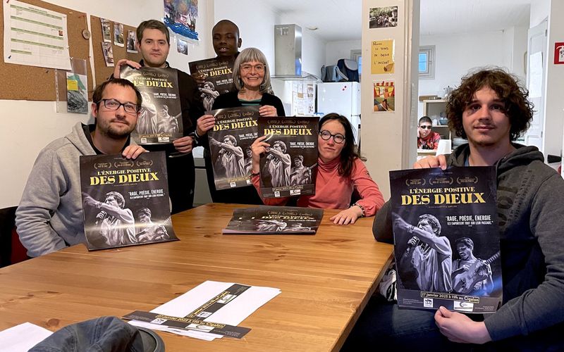 LA TOUR D’AIGUES. Les pensionnaires du Grand Réal de l'association la Bourguette organisateurs de la soirée au Cigalon