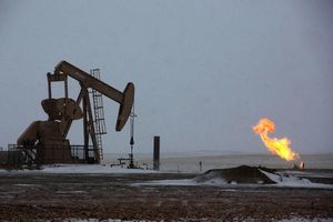 Pétrole: le WTI reste plombé par les stocks...