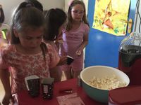 les pop-corn éclatent, Clara fait la démonstration Big Shot