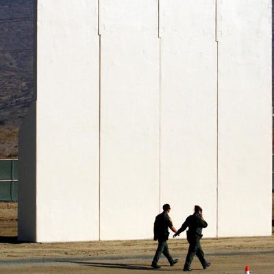 Cour suprême : Trump peut utiliser les fonds du Pentagone pour le mur frontalier (AP)