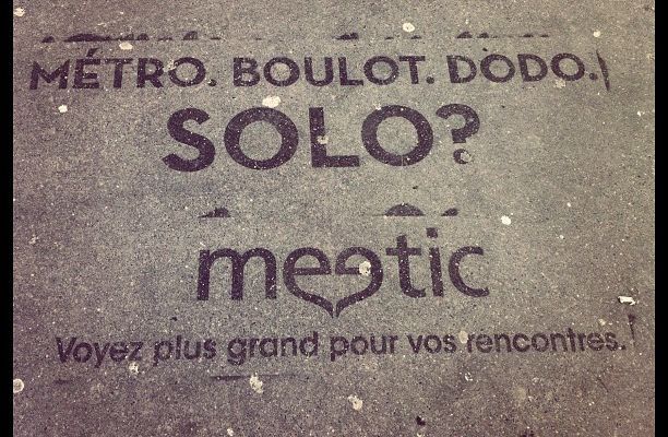 du street marketing orchestré par #Meetic dans Paris 