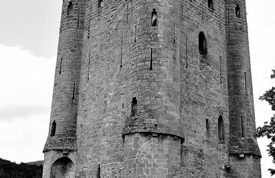 Sur le sentier Cathare : le donjon du château d'Arques