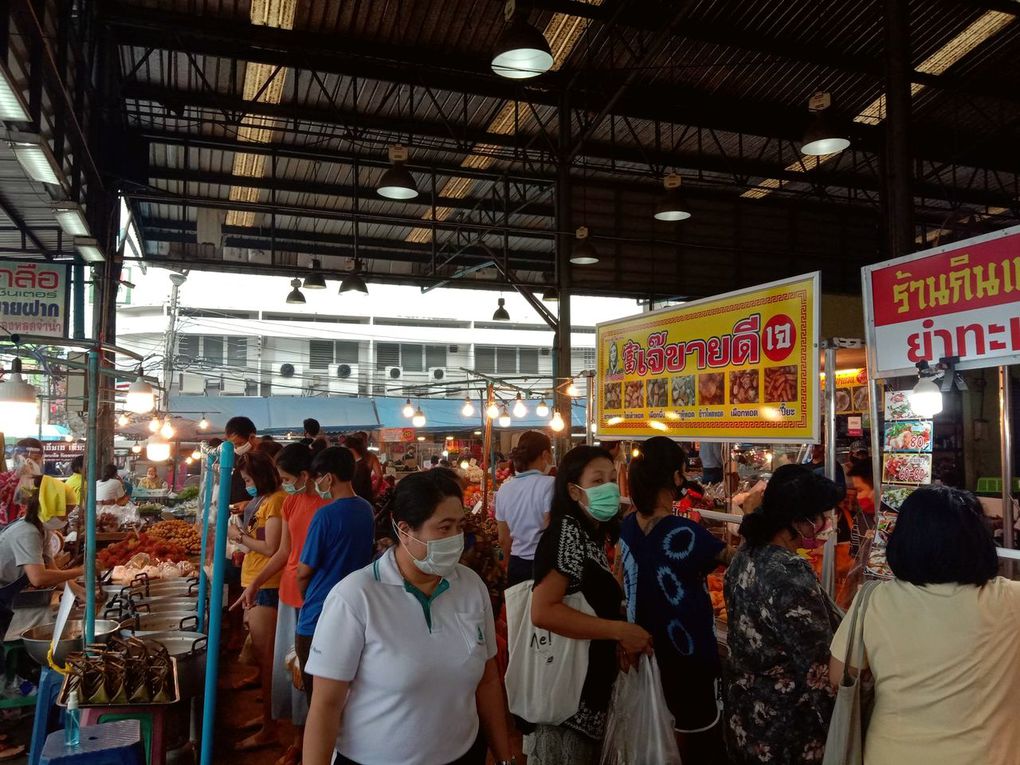 Vu au marché (20-08) à Na Klua - On commence à retrouver nos habitudes... (2)