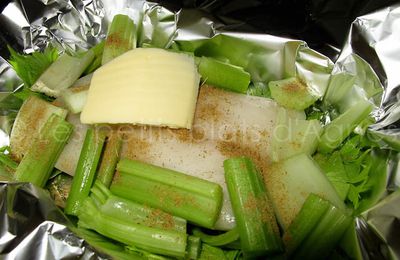 Filet de flétan au céleri-branche et cumin en papillote