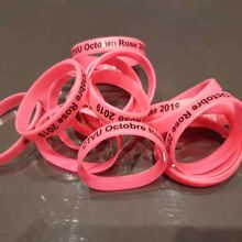 Octobre rose: bracelets proposés par l'Entente Féminine Chamberet-Vigeois/Troche-